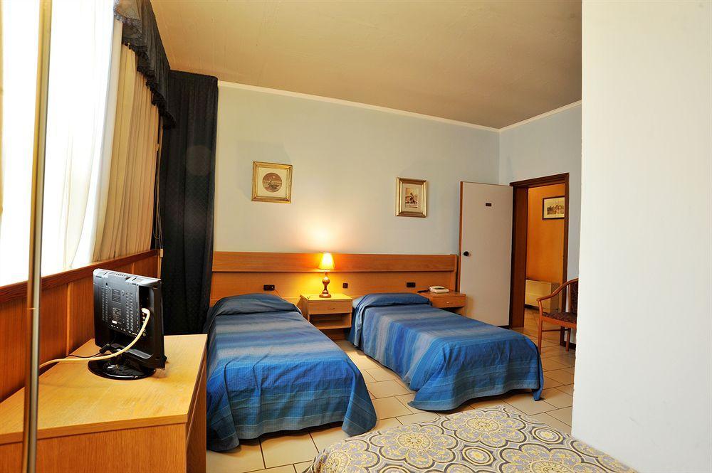 Hotel Cristallo Barga Fornaci di Barga Exterior foto